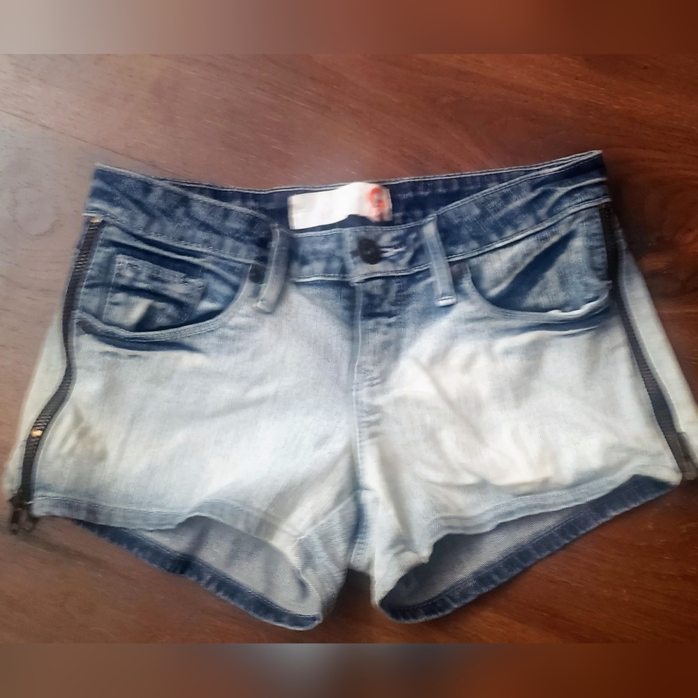 Guess Jean Shorts Side Zippers Acid Wash Size 25